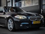 BMW 5-Serie Touring 520i M-Sport | PANO | TREKHAAK | HEAD UP DISPLAY | CARBONSCHWARZ METTALIC | LEDER | XENON