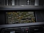 BMW 5-Serie Touring 520i M-Sport | PANO | TREKHAAK | HEAD UP DISPLAY | CARBONSCHWARZ METTALIC | LEDER | XENON