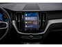 Volvo XC60 2.0 T6 Plug-in hybrid AWD Plus Dark | Adaptieve cruise control | Trekhaak | Stoel- en stuurverwarming | BLIS | Panorama dak |Schuif/kanteldak | Elektrisch verstelbare voorstoelen met geheugen |