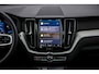Volvo XC60 2.0 T6 Plug-in hybrid AWD Plus Dark | Adaptieve cruise control | Trekhaak | Stoel- en stuurverwarming | BLIS | Panorama dak |Schuif/kanteldak | Elektrisch verstelbare voorstoelen met geheugen |