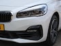 BMW 2-Serie Active Tourer 220i High Executive Edition AUTOMAAT / Trek gw 1500 / Lederen Bekleding / Navigatie / Elektrisch Schuif-/Kanteldak / Elektrisch Bedienbare Achterklep / Head-Up Display /
