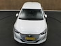 Peugeot e-208 EV Allure 50 kWh - SOH 93%! - ORIGINEEL NEDERLANDSE AUTO - APPLE CARPLAY/ANDROID AUTO - CRUISE CONTROL - BLUETOOTH TELEFOONVOORBEREIDING - KEYLESS ENTRY/START - HALF LEDEREN BEKLEDING - STOELVERWARMING