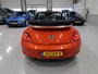 Volkswagen Beetle Cabriolet 1.2 TSI Club Xenon Fender Airco-ecc Navigatie App Connect Stoelverwarming PDC Boekjes Lage km.stand 18 inch Twister velgen Habanero Oranje metallic Zeer nette staat