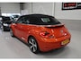 Volkswagen Beetle Cabriolet 1.2 TSI Club Xenon Fender Airco-ecc Navigatie App Connect Stoelverwarming PDC Boekjes Lage km.stand 18 inch Twister velgen Habanero Oranje metallic Zeer nette staat
