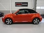 Volkswagen Beetle Cabriolet 1.2 TSI Club Xenon Fender Airco-ecc Navigatie App Connect Stoelverwarming PDC Boekjes Lage km.stand 18 inch Twister velgen Habanero Oranje metallic Zeer nette staat