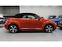 Volkswagen Beetle Cabriolet 1.2 TSI Club Xenon Fender Airco-ecc Navigatie App Connect Stoelverwarming PDC Boekjes Lage km.stand 18 inch Twister velgen Habanero Oranje metallic Zeer nette staat
