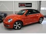 Volkswagen Beetle Cabriolet 1.2 TSI Club Xenon Fender Airco-ecc Navigatie App Connect Stoelverwarming PDC Boekjes Lage km.stand 18 inch Twister velgen Habanero Oranje metallic Zeer nette staat