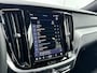 Volvo V60 T6 Recharge Plus Dark | 18" | Sportstoelen | Harman Kardon | Trekhaak | Elektr. verst. stoelen | Adaptieve cruise | BLIS | Stoel/stuur/achterbankverwarming