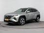 Hyundai Tucson 1.6 T-GDI HEV COMFORT DE LUXE | NAVI | LEDER | CLIMA | CRUISE | CAMERA | PDC VOOR & ACHTER | PDC VOOR & ACHTER | 19''LM VELGEN | FABRIEKSGARANTIE GELDIG T/M 3-2027! |
