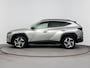 Hyundai Tucson 1.6 T-GDI HEV COMFORT DE LUXE | NAVI | LEDER | CLIMA | CRUISE | CAMERA | PDC VOOR & ACHTER | PDC VOOR & ACHTER | 19''LM VELGEN | FABRIEKSGARANTIE GELDIG T/M 3-2027! |