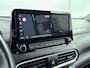 Hyundai Kona 1.6 GDI HEV FASHION DESIGN SKY | TREKHAAK | NAVI | CLIMA | CRUISE | CAMERA | 18'' LM VELGEN | STUUR- & STOELVERWARMING | PRIVACY GLASS | HYBRID | AUTOMAAT |