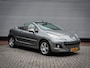 Peugeot 207 CC 1.6 VTi | Clima | Cruise | Leer | Stoelverwarming | Trekhaak | Lichtmetaal |