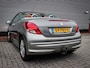Peugeot 207 CC 1.6 VTi | Clima | Cruise | Leer | Stoelverwarming | Trekhaak | Lichtmetaal |