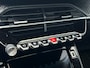 Peugeot e-208 EV Allure 50 kWh 136pk | Camera | 17'' Lichtmetalen velgen | Panoramadak | Carplay Navigatie | Climate controle | Cruise controle | Parkeersensoren achter | Digitaal cockpit | Half lederen bekleding