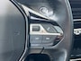 Peugeot e-208 EV Allure 50 kWh 136pk | Camera | 17'' Lichtmetalen velgen | Panoramadak | Carplay Navigatie | Climate controle | Cruise controle | Parkeersensoren achter | Digitaal cockpit | Half lederen bekleding