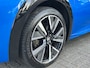 Peugeot e-208 EV Allure 50 kWh 136pk | Camera | 17'' Lichtmetalen velgen | Panoramadak | Carplay Navigatie | Climate controle | Cruise controle | Parkeersensoren achter | Digitaal cockpit | Half lederen bekleding