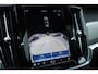 Volvo V90 2.0 T6 Plug-in hybrid AWD Ultra Dark | Head-up Display | Stuur + Stoelverwarming | Harman & Kardon | Keyless | Adaptieve cruise control incl. BLIS |