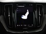Volvo XC60 2.0 T6 Plug-in hybrid AWD Ultimate Dark | Head-Up Display | Stoel & stuurwielverwarming | Achterbankverwarming | Adaptieve cruise control incl. BLIS | Panoramisch schuif-/kanteldak | Semi Visual Park Assist (incl. 360˚ view)