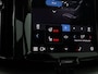 Volvo XC60 2.0 T6 Plug-in hybrid AWD Ultimate Dark | Head-Up Display | Stoel & stuurwielverwarming | Achterbankverwarming | Adaptieve cruise control incl. BLIS | Panoramisch schuif-/kanteldak | Semi Visual Park Assist (incl. 360˚ view)