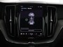 Volvo XC60 2.0 T6 Plug-in hybrid AWD Ultimate Dark | Head-Up Display | Stoel & stuurwielverwarming | Achterbankverwarming | Adaptieve cruise control incl. BLIS | Panoramisch schuif-/kanteldak | Semi Visual Park Assist (incl. 360˚ view)