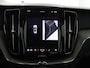 Volvo XC60 2.0 T6 Plug-in hybrid AWD Ultimate Dark | Head-Up Display | Stoel & stuurwielverwarming | Achterbankverwarming | Adaptieve cruise control incl. BLIS | Panoramisch schuif-/kanteldak | Semi Visual Park Assist (incl. 360˚ view)