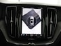 Volvo XC60 2.0 T6 Plug-in hybrid AWD Ultimate Dark | Head-Up Display | Stoel & stuurwielverwarming | Achterbankverwarming | Adaptieve cruise control incl. BLIS | Panoramisch schuif-/kanteldak | Semi Visual Park Assist (incl. 360˚ view)