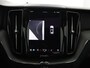 Volvo XC60 2.0 T6 Plug-in hybrid AWD Ultimate Dark | Head-Up Display | Stoel & stuurwielverwarming | Achterbankverwarming | Adaptieve cruise control incl. BLIS | Panoramisch schuif-/kanteldak | Semi Visual Park Assist (incl. 360˚ view)