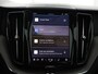 Volvo XC60 2.0 T6 Plug-in hybrid AWD Ultimate Dark | Head-Up Display | Stoel & stuurwielverwarming | Achterbankverwarming | Adaptieve cruise control incl. BLIS | Panoramisch schuif-/kanteldak | Semi Visual Park Assist (incl. 360˚ view)