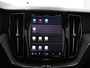 Volvo XC60 2.0 T6 Plug-in hybrid AWD Ultimate Dark | Head-Up Display | Stoel & stuurwielverwarming | Achterbankverwarming | Adaptieve cruise control incl. BLIS | Panoramisch schuif-/kanteldak | Semi Visual Park Assist (incl. 360˚ view)
