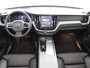 Volvo XC60 2.0 T6 Plug-in hybrid AWD Ultimate Dark | Head-Up Display | Stoel & stuurwielverwarming | Achterbankverwarming | Adaptieve cruise control incl. BLIS | Panoramisch schuif-/kanteldak | Semi Visual Park Assist (incl. 360˚ view)