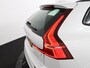 Volvo XC60 2.0 T6 Plug-in hybrid AWD Ultimate Dark | Head-Up Display | Stoel & stuurwielverwarming | Achterbankverwarming | Adaptieve cruise control incl. BLIS | Panoramisch schuif-/kanteldak | Semi Visual Park Assist (incl. 360˚ view)