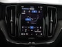 Volvo XC60 2.0 T6 Plug-in hybrid AWD Ultimate Dark | Head-Up Display | Stoel & stuurwielverwarming | Achterbankverwarming | Adaptieve cruise control incl. BLIS | Panoramisch schuif-/kanteldak | Semi Visual Park Assist (incl. 360˚ view)