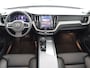 Volvo XC60 2.0 T6 Plug-in hybrid AWD Ultimate Dark | Head-Up Display | Stoel & stuurwielverwarming | Achterbankverwarming | Adaptieve cruise control incl. BLIS | Panoramisch schuif-/kanteldak | Semi Visual Park Assist (incl. 360˚ view)