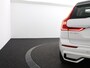 Volvo XC60 2.0 T6 Plug-in hybrid AWD Ultimate Dark | Head-Up Display | Stoel & stuurwielverwarming | Achterbankverwarming | Adaptieve cruise control incl. BLIS | Panoramisch schuif-/kanteldak | Semi Visual Park Assist (incl. 360˚ view)