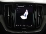 Volvo XC60 2.0 T6 Plug-in hybrid AWD Ultimate Dark | Head-Up Display | Stoel & stuurwielverwarming | Achterbankverwarming | Adaptieve cruise control incl. BLIS | Panoramisch schuif-/kanteldak | Semi Visual Park Assist (incl. 360˚ view)