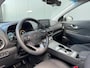 Hyundai Kona Electric 64 kWh 204pk Pure | LED | Camera | Climate | Carplay | Keyless | Navigatie | 17" Lichtmetaal | Parkeersensoren