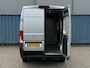 Peugeot Boxer 330 2.2 BlueHDi 120 L2H2 Premium | Achteruitrij camera | Armsteun voor | Centrale deurvergrendeling met afstandsbediening