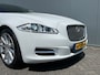Jaguar XJ 3.0 V6D 275pk Premium Luxury Automaat | Leder | Xenon | Camera | Climate | Keyless | Elek. Klep | Navigatie | Panoramadak | 19" Lichtmetaal | Parkeer Assistent | Meridian Sound | Stoel verwarming & koeling | Elek. stoelen incl. geheugen | 2e Eigenaar