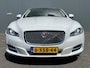 Jaguar XJ 3.0 V6D 275pk Premium Luxury Automaat | Leder | Xenon | Camera | Climate | Keyless | Elek. Klep | Navigatie | Panoramadak | 19" Lichtmetaal | Parkeer Assistent | Meridian Sound | Stoel verwarming & koeling | Elek. stoelen incl. geheugen | 2e Eigenaar