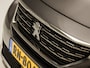 Peugeot 5008 1.2 PureTech Premium Sport 7 Persoons (APPLE CARPLAY, GROOT NAVI, CLIMATE, LEDER, SFEERVERLICHTING, SPORTSTOELEN, GETINT GLAS, TREKHAAK, PARKEERSENSOREN, NIEUWE APK, NIEUWSTAAT)