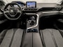 Peugeot 5008 1.2 PureTech Premium Sport 7 Persoons (APPLE CARPLAY, GROOT NAVI, CLIMATE, LEDER, SFEERVERLICHTING, SPORTSTOELEN, GETINT GLAS, TREKHAAK, PARKEERSENSOREN, NIEUWE APK, NIEUWSTAAT)
