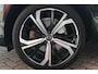 Volvo XC60 T6 Recharge AWD Ultimate Dark | Long Range | Stoelverwarming | Harman / Kardon | 360° Camera | 21 Inch | Glossy Black