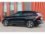 Volvo XC60 T6 Recharge AWD Ultimate Dark | Long Range | Stoelverwarming | Harman / Kardon | 360° Camera | 21 Inch | Glossy Black