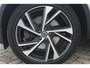 Volvo XC40 T5 Recharge R-Design | Stoelverwarming | 360° Camera | Pilot Assist | BLIS | H&K | Glossy Black | Keyless