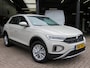 Volkswagen T-Roc 1.5 TSI 150pk DSG-aut. LIFE EDITION / Trekhaak / Stoelverw. / Navi / BOVAG garantie