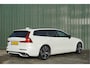 Volvo V60 2.0 B3 R-Design Automaat + Panoramadak/ 19inch/ LED/ Leer/ 360 camera/ Head-Up display/ Schitterend/ Garantie!