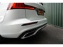 Volvo V60 2.0 B3 R-Design Automaat + Panoramadak/ 19inch/ LED/ Leer/ 360 camera/ Head-Up display/ Schitterend/ Garantie!