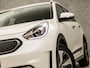 Kia Niro 1.6 GDi Hybrid DynamicLine 142Pk Automaat (APPLE CARPLAY, NAVIGATIE, CLIMATE, CAMERA, GETINT GLAS, SPORTSTOELEN, LEDER, LANE ASSIST, NIEUWE APK, NIEUWSTAAT)