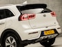 Kia Niro 1.6 GDi Hybrid DynamicLine 142Pk Automaat (APPLE CARPLAY, NAVIGATIE, CLIMATE, CAMERA, GETINT GLAS, SPORTSTOELEN, LEDER, LANE ASSIST, NIEUWE APK, NIEUWSTAAT)