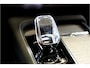 Volvo XC90 2.0 T8 AWD 335kW/455pk Aut8 Recharge Long Range Ultimate Bright LUCHTVERING + PANORAMADAK + HARMAN/KARDON + STOEL-&STUURVERWARMING + MASSAGE + ADAPT.CRUISE + ELTREKHAAK + BLIS + GOOGLE DASH&SERVICES + 360 CAMERA + PARKSENSOREN + 20" LM-VELGEN!!